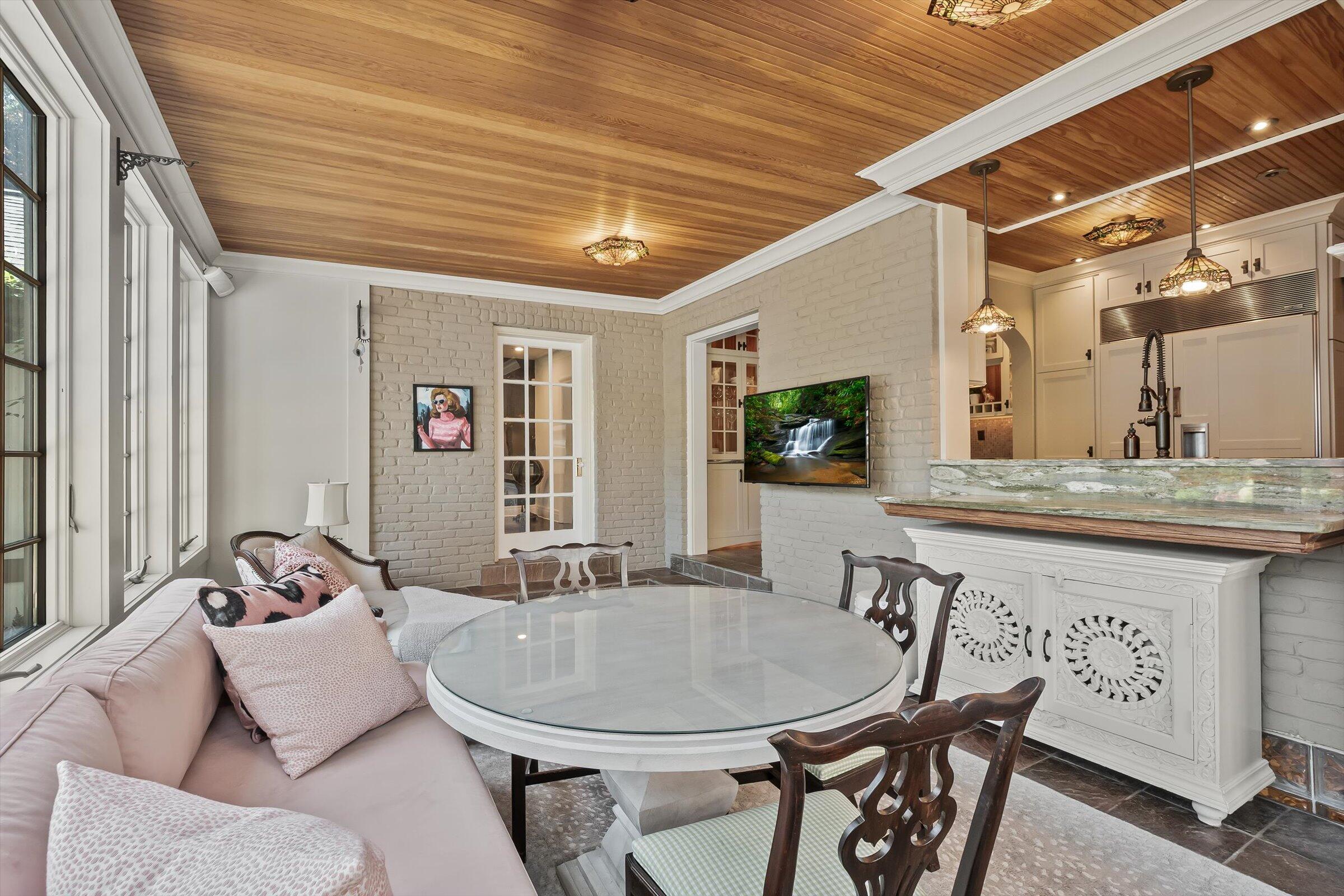 8286 Huntington Road
