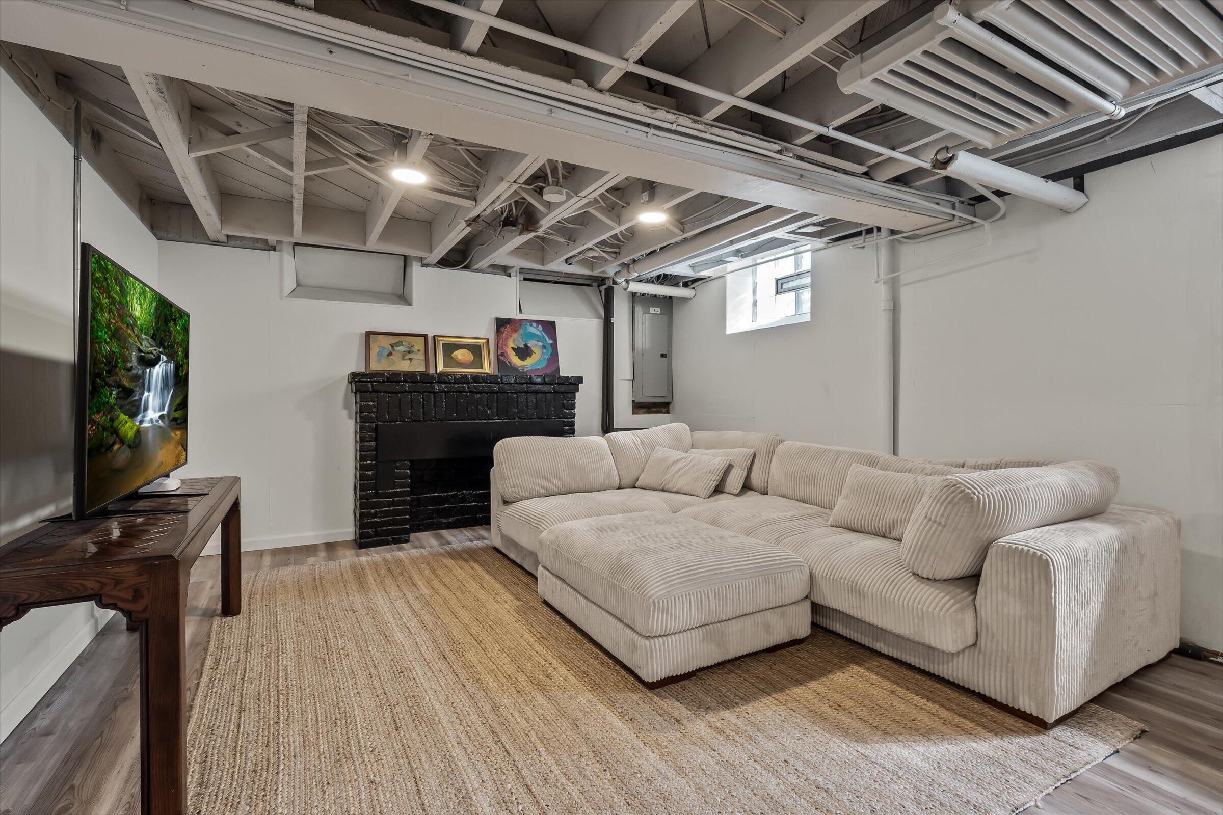 8286 Huntington Road