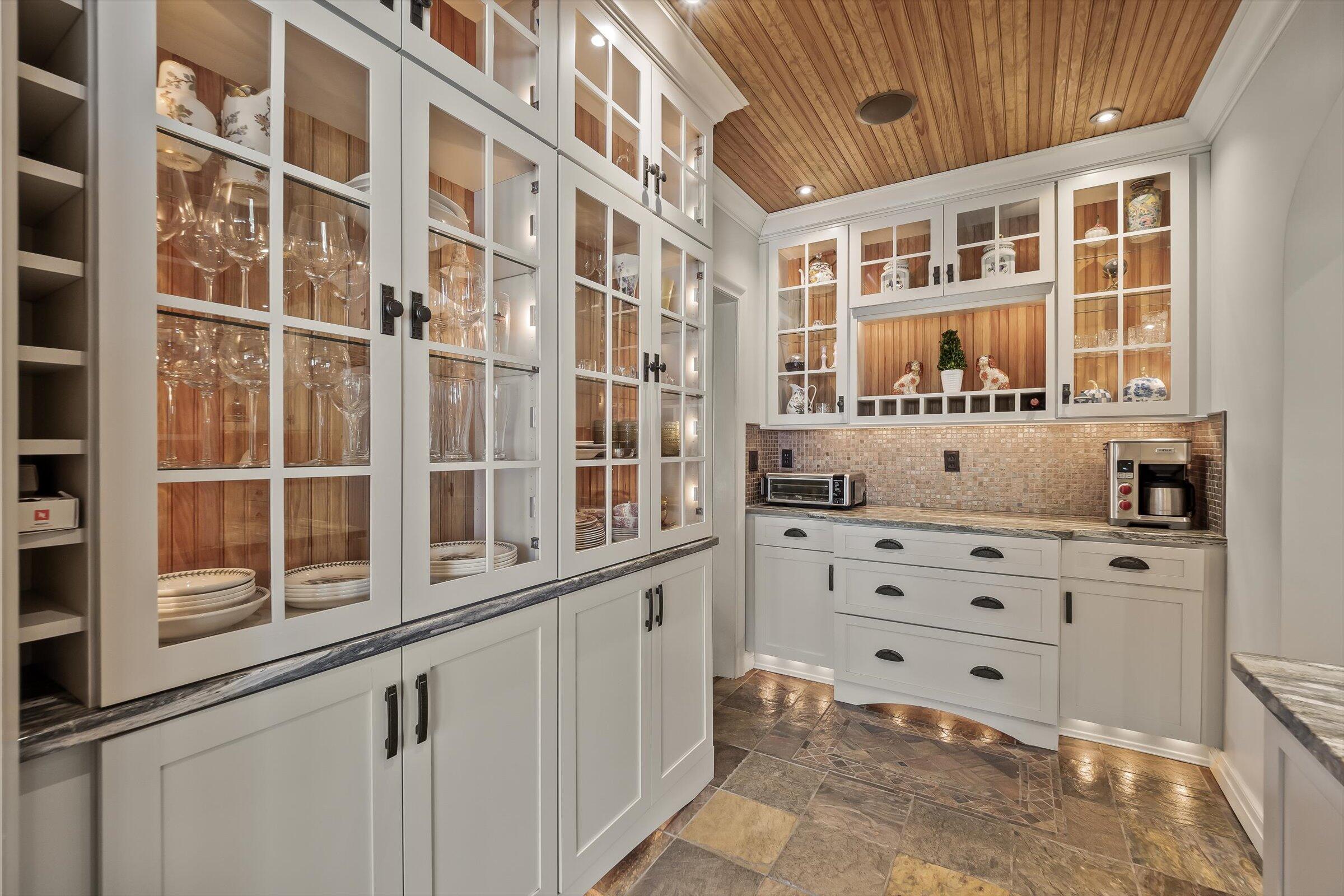 8286 Huntington Road