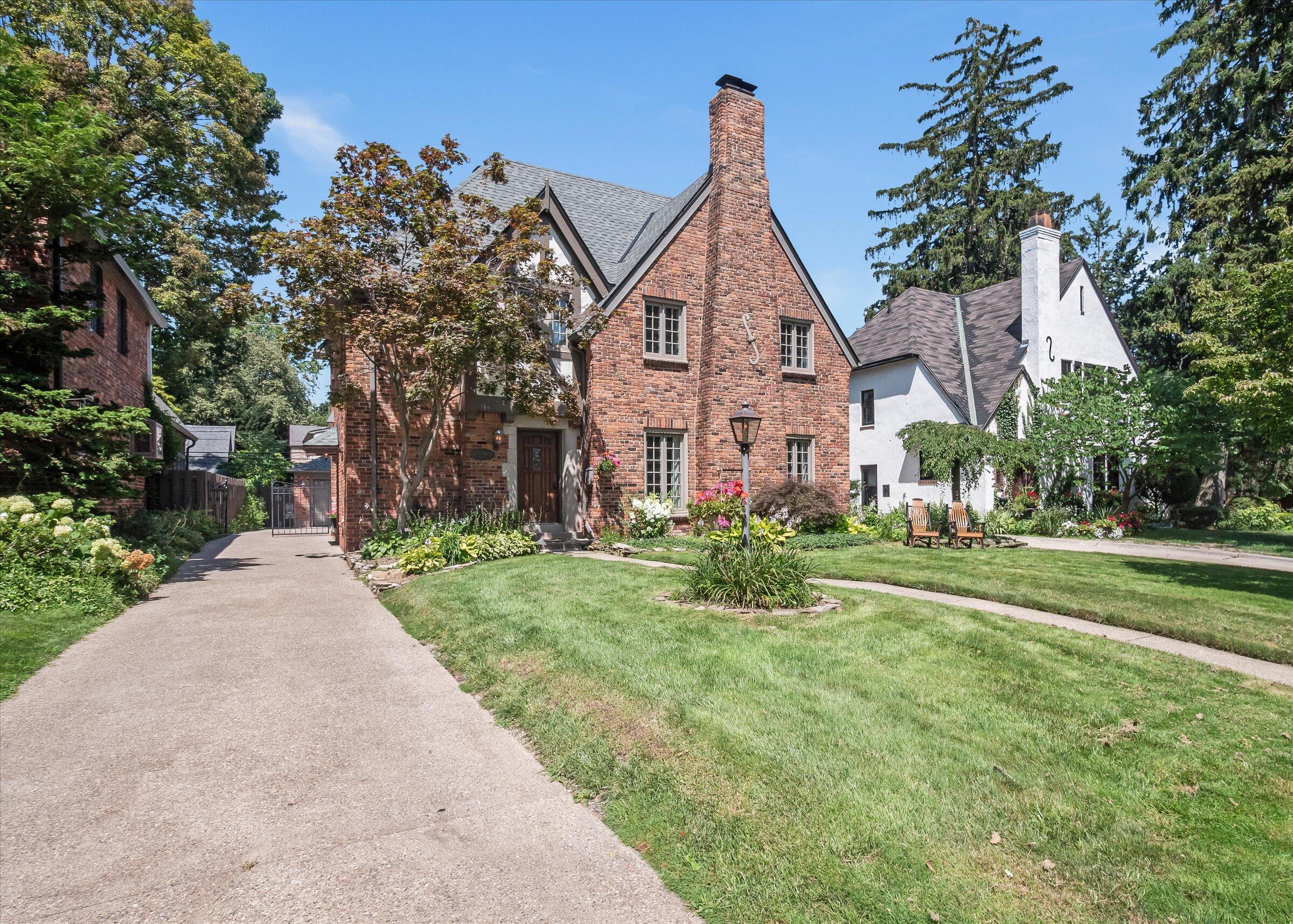 8286 Huntington Road