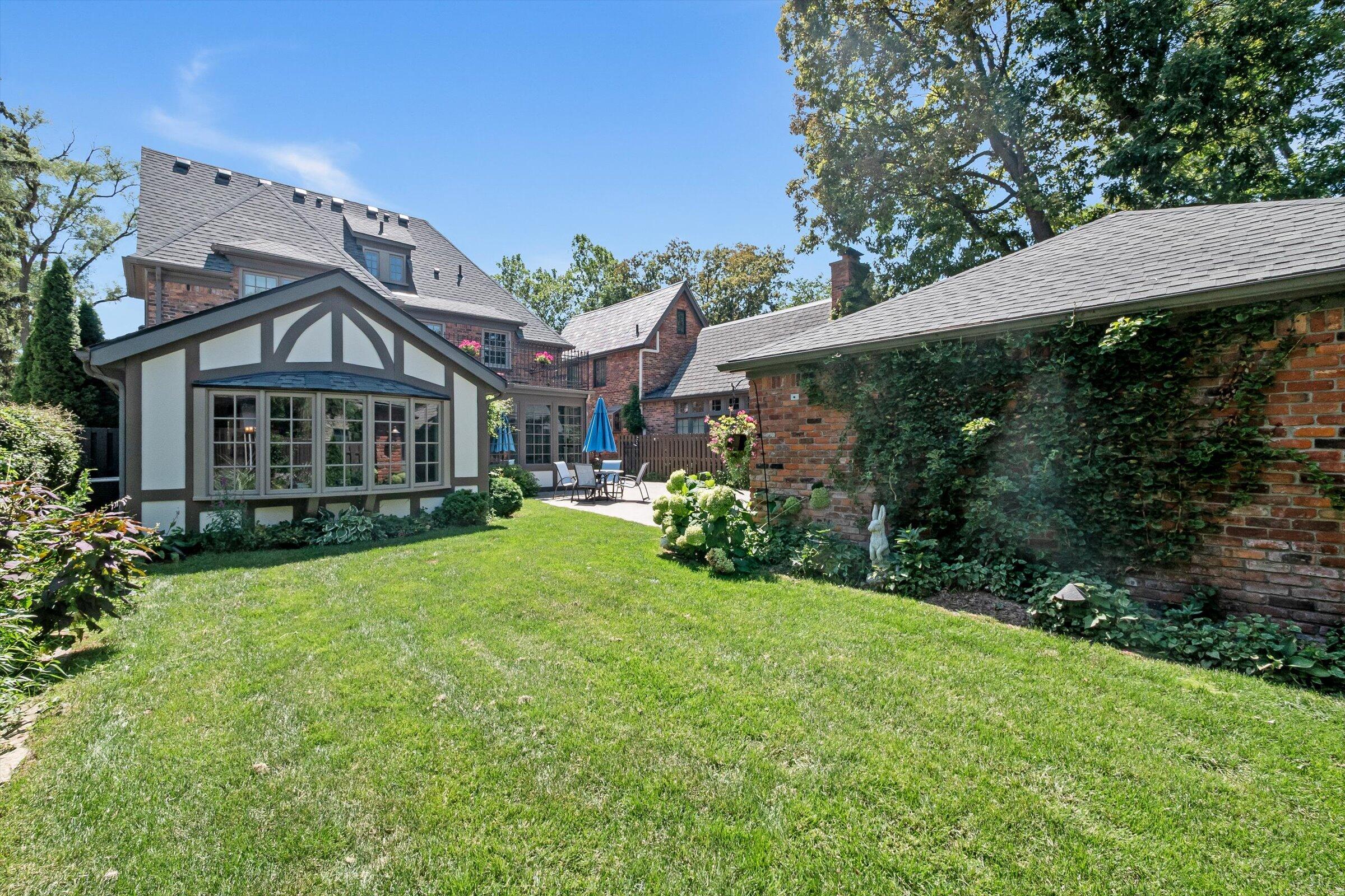 8286 Huntington Road