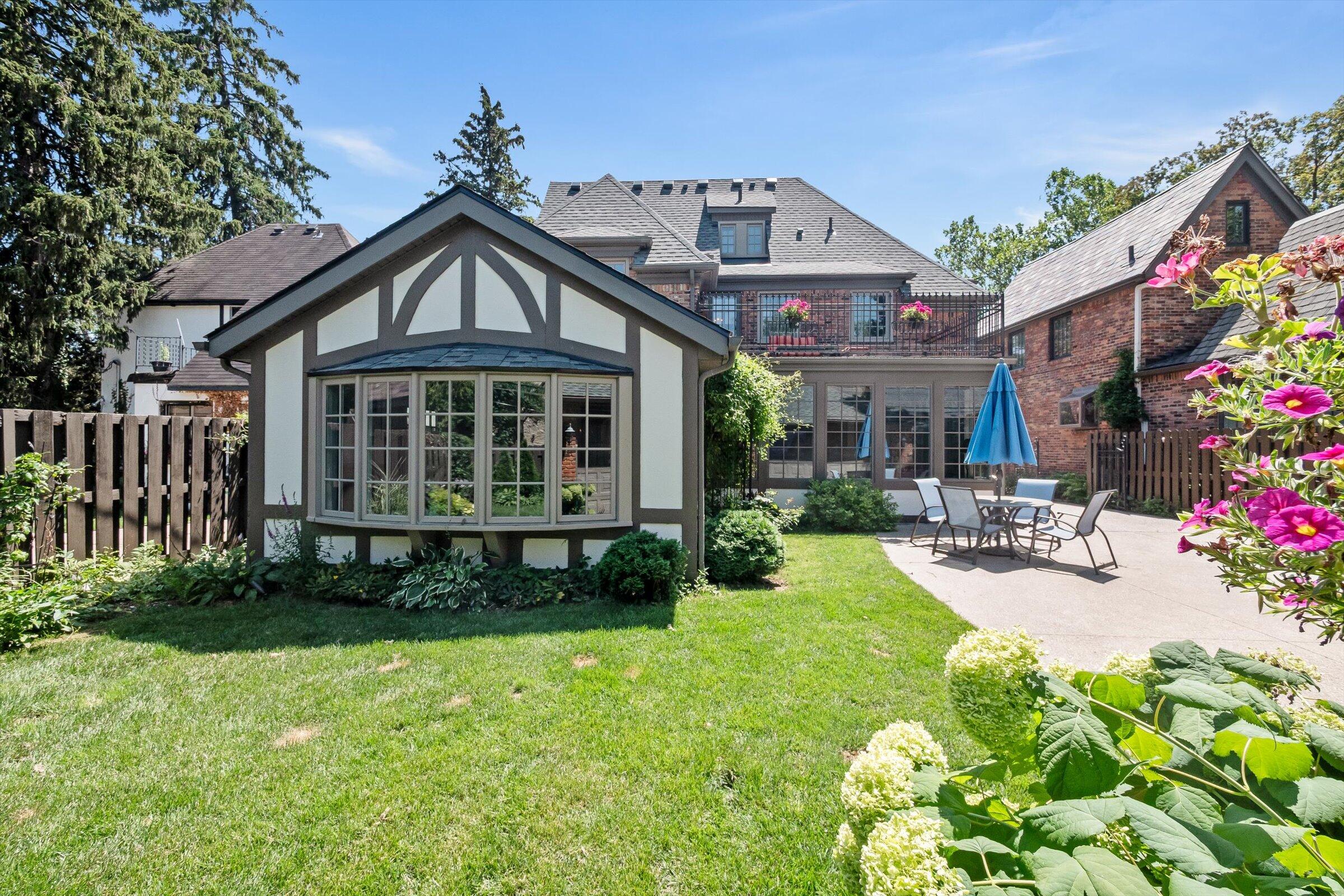 8286 Huntington Road