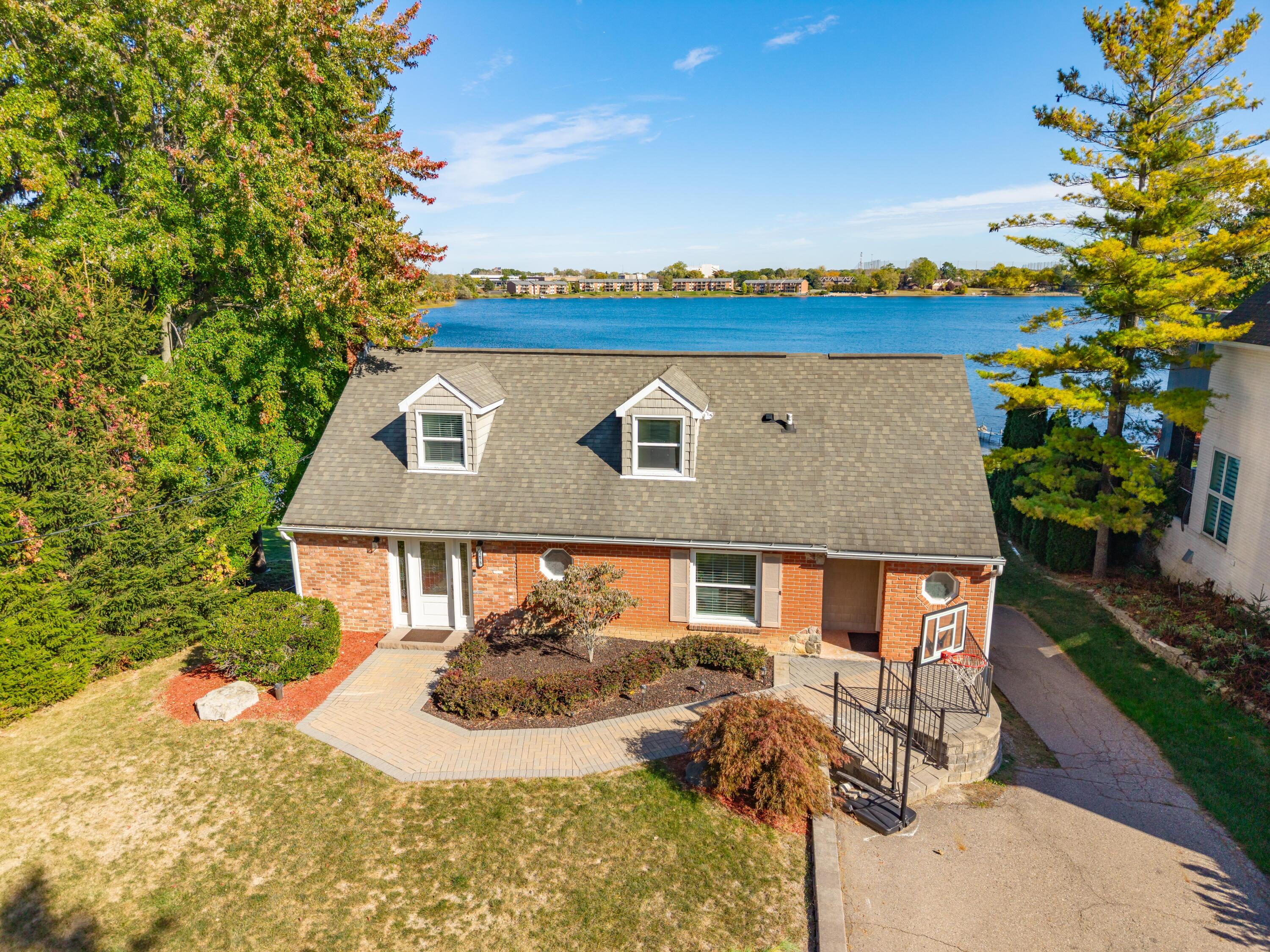 1675 Dell Rose Drive, Bloomfield Hills