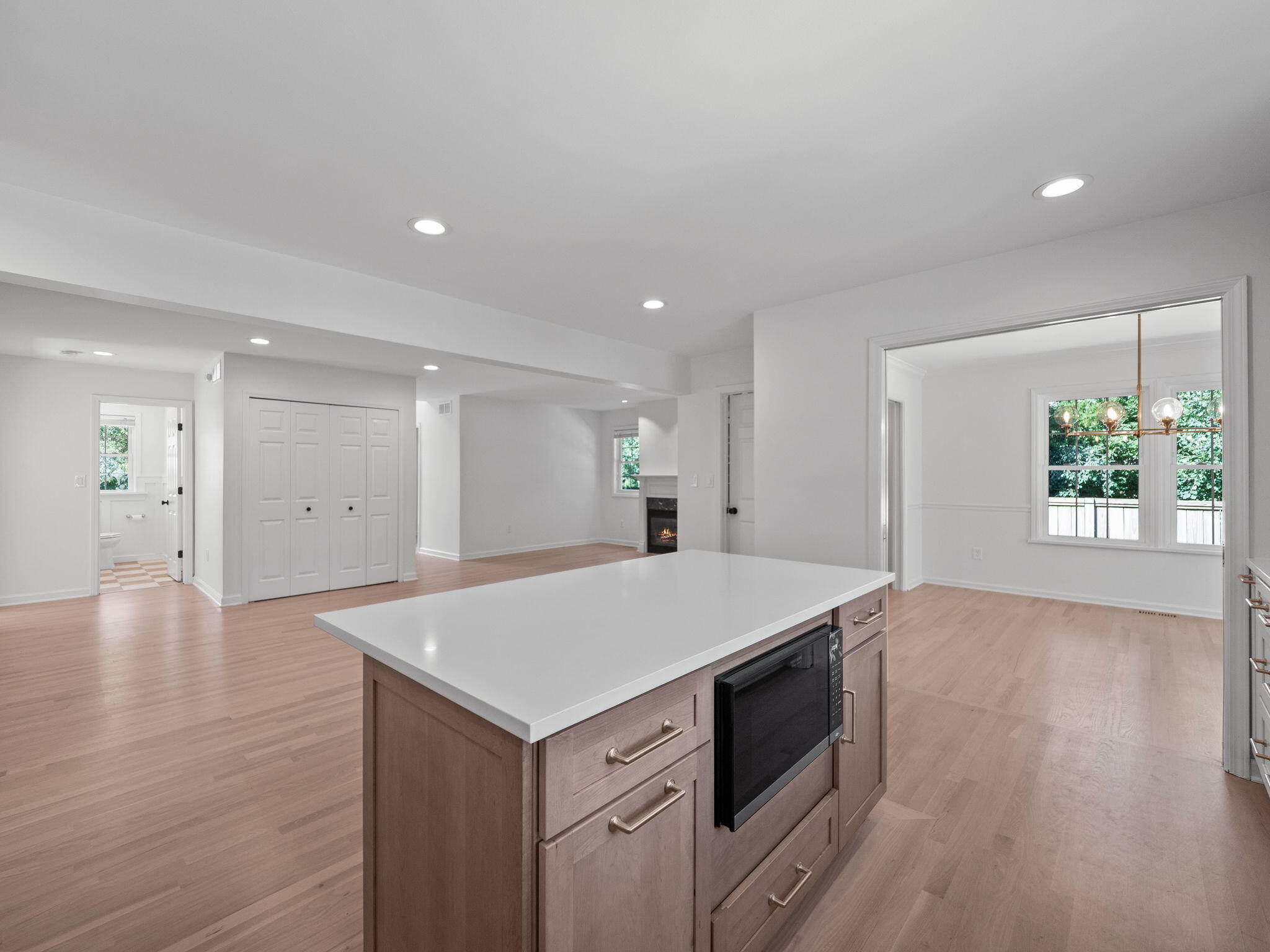650 W Lincoln Street