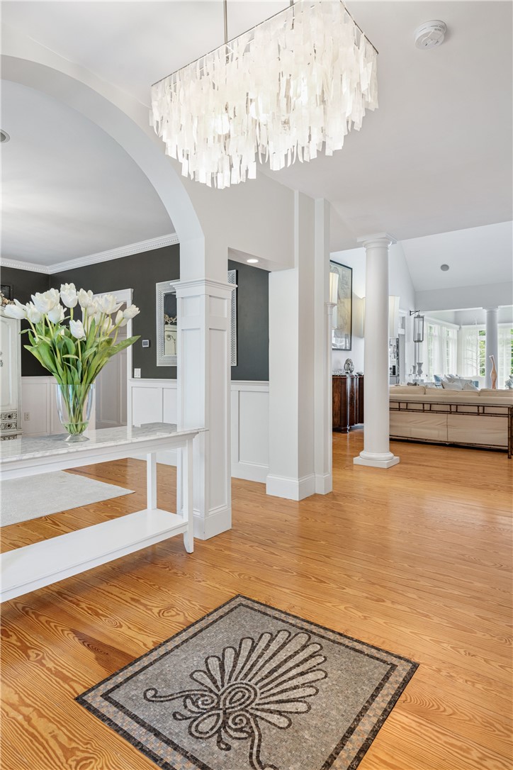 60 Robincrest Court