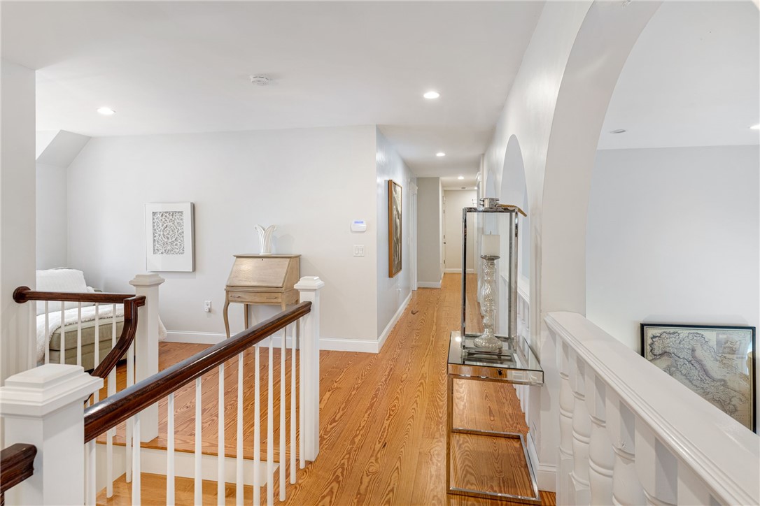 60 Robincrest Court
