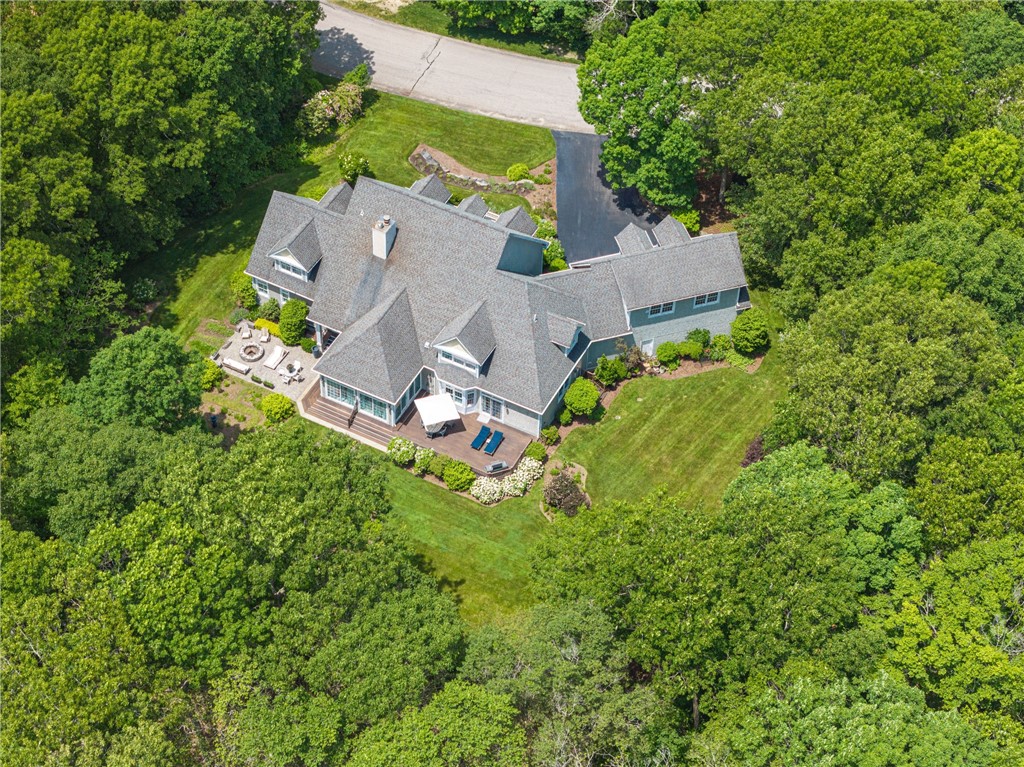 60 Robincrest Court