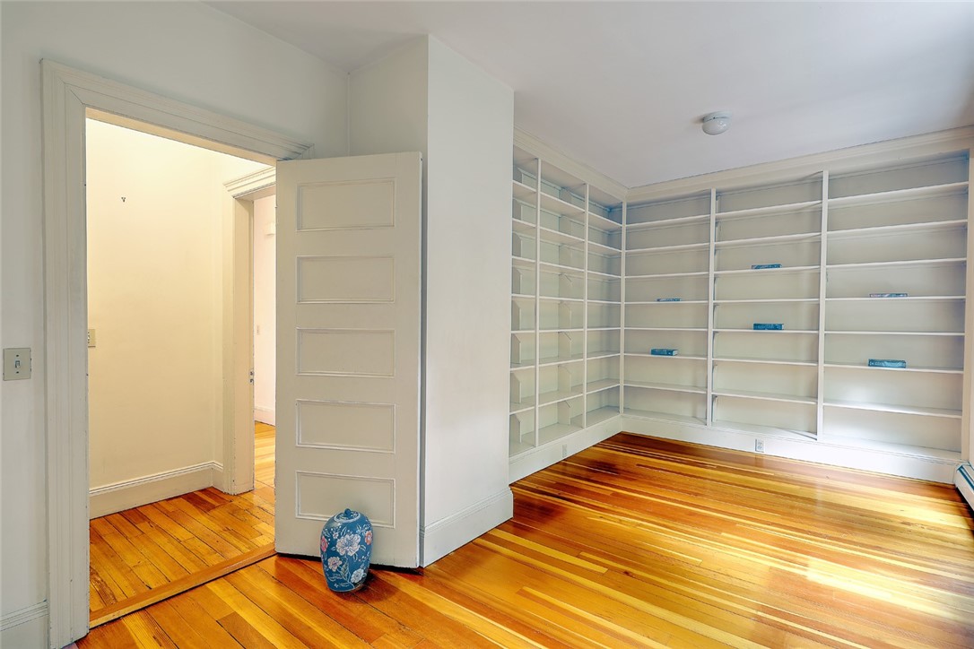 9 Creighton Street
