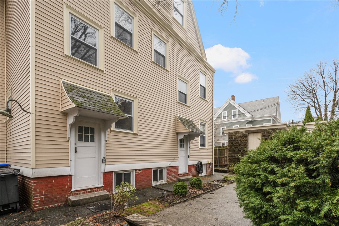 18 Adelphi Avenue