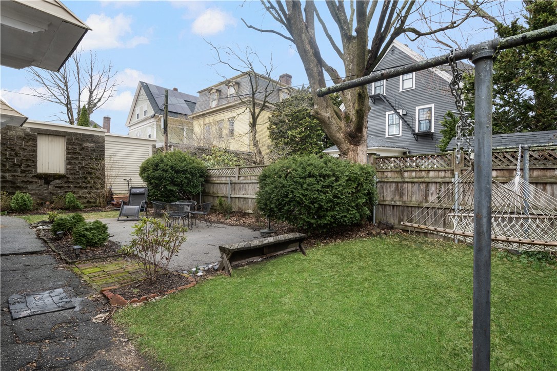 18 Adelphi Avenue