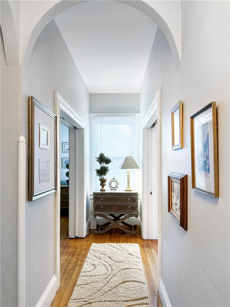 18 Adelphi Avenue