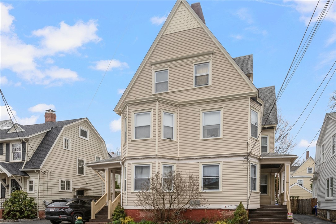 18 Adelphi Avenue