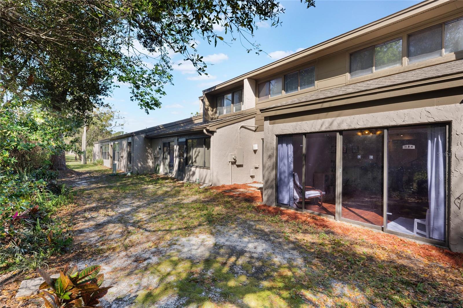 643 WOODRIDGE DR