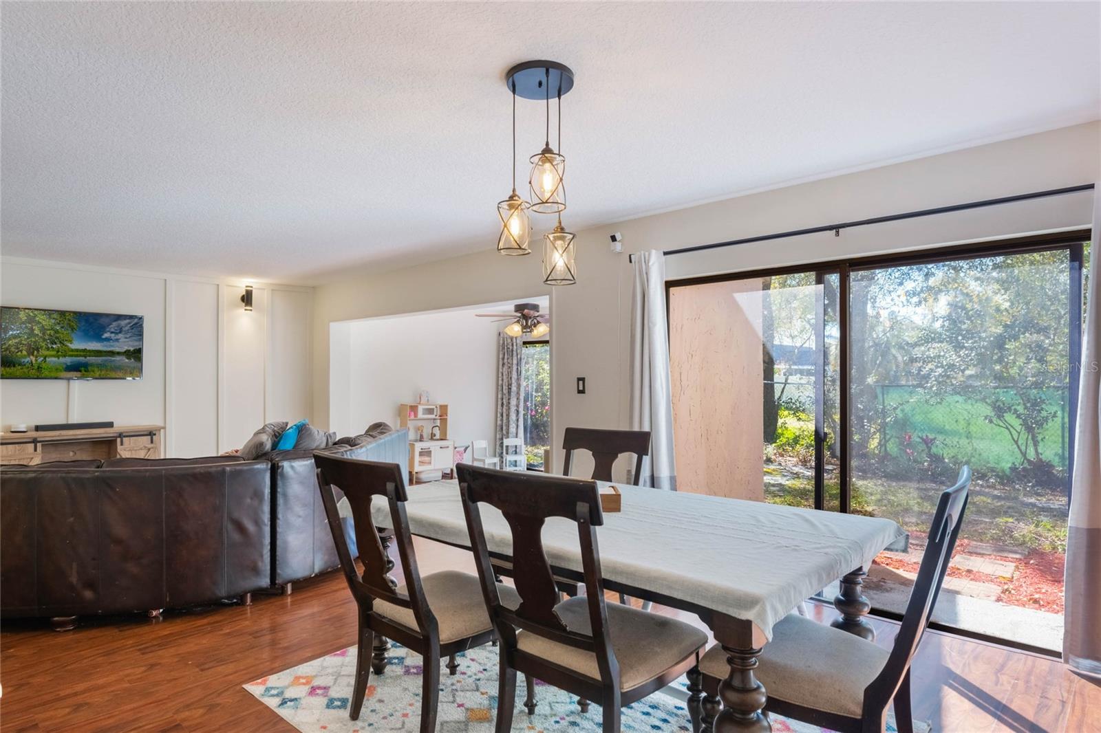 643 WOODRIDGE DR