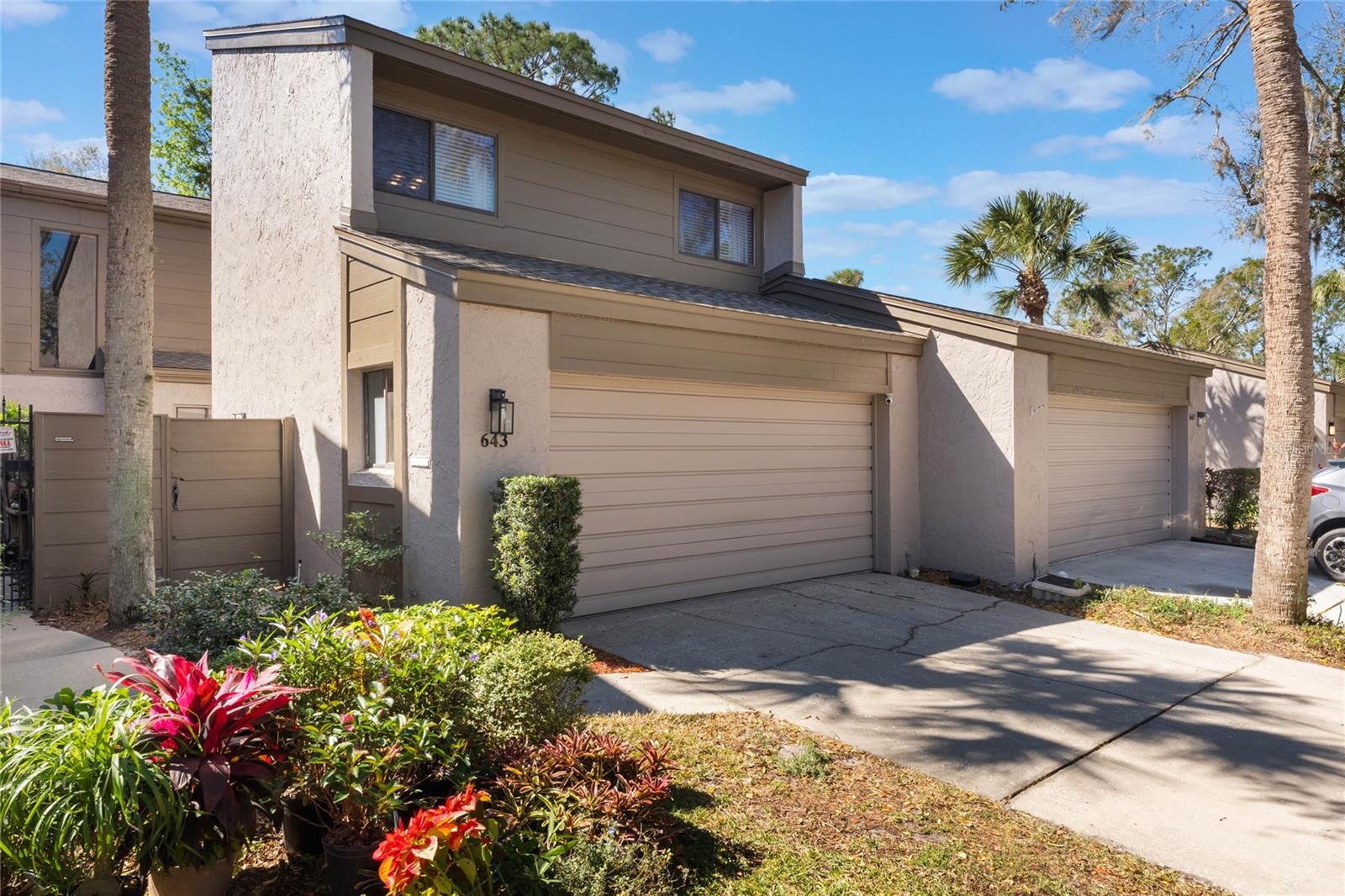 643 WOODRIDGE DR