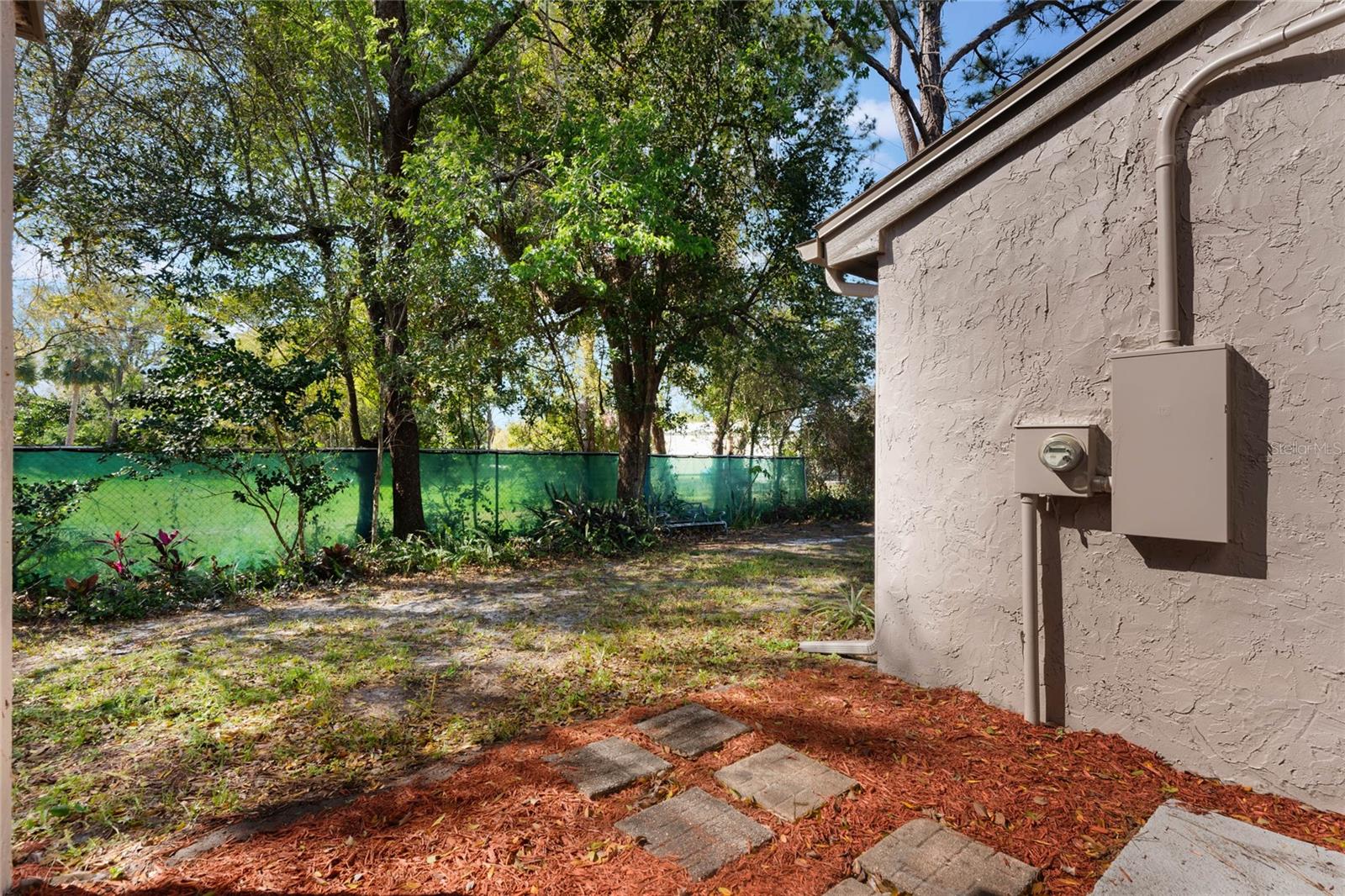643 WOODRIDGE DR