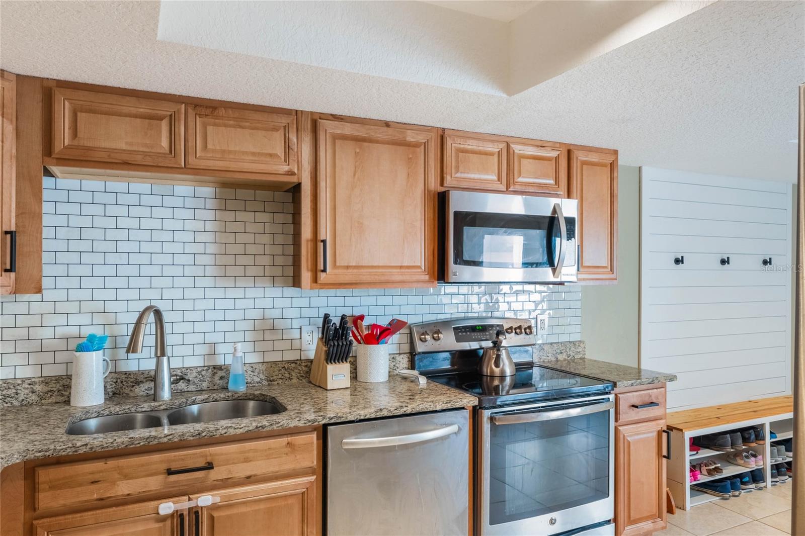 643 WOODRIDGE DR