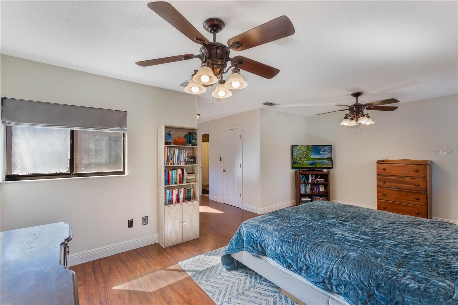 643 WOODRIDGE DR