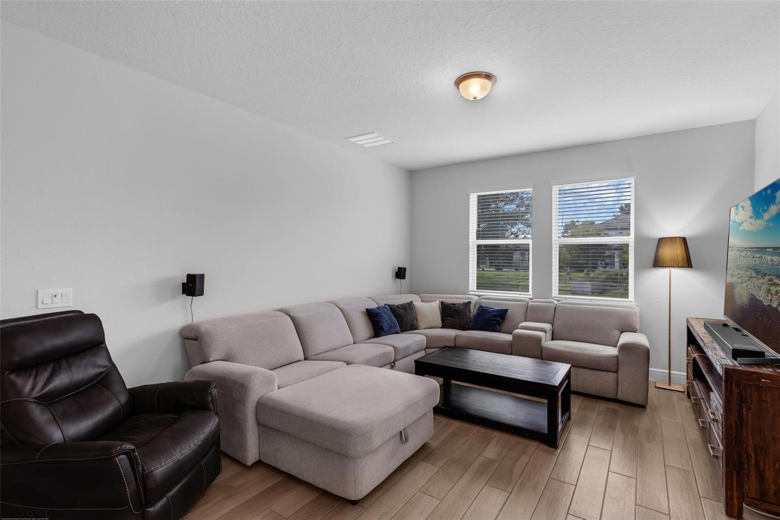 2087 LAURELWOOD WAY
