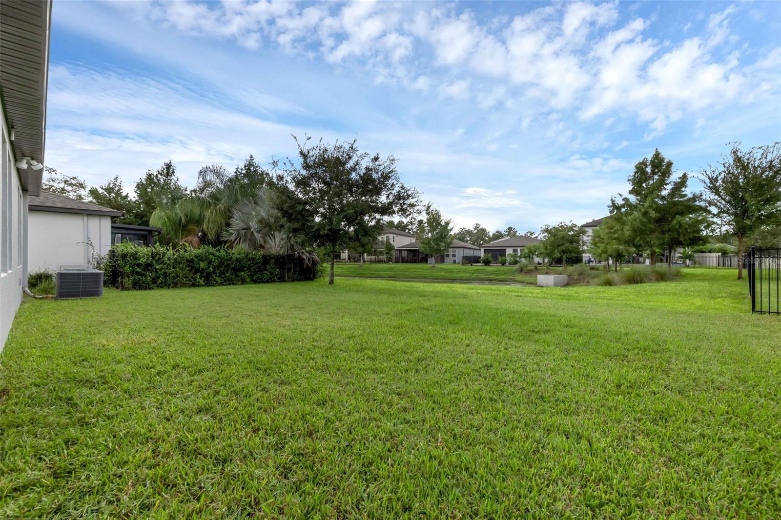 2087 LAURELWOOD WAY