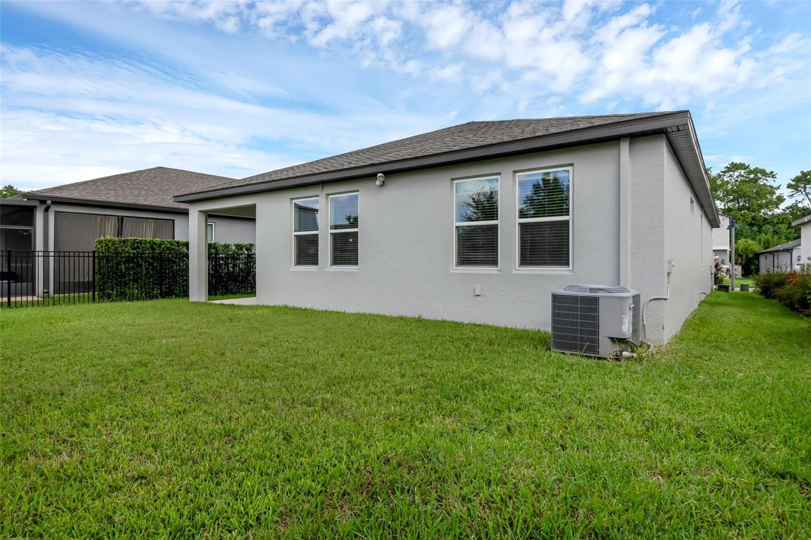 2087 LAURELWOOD WAY