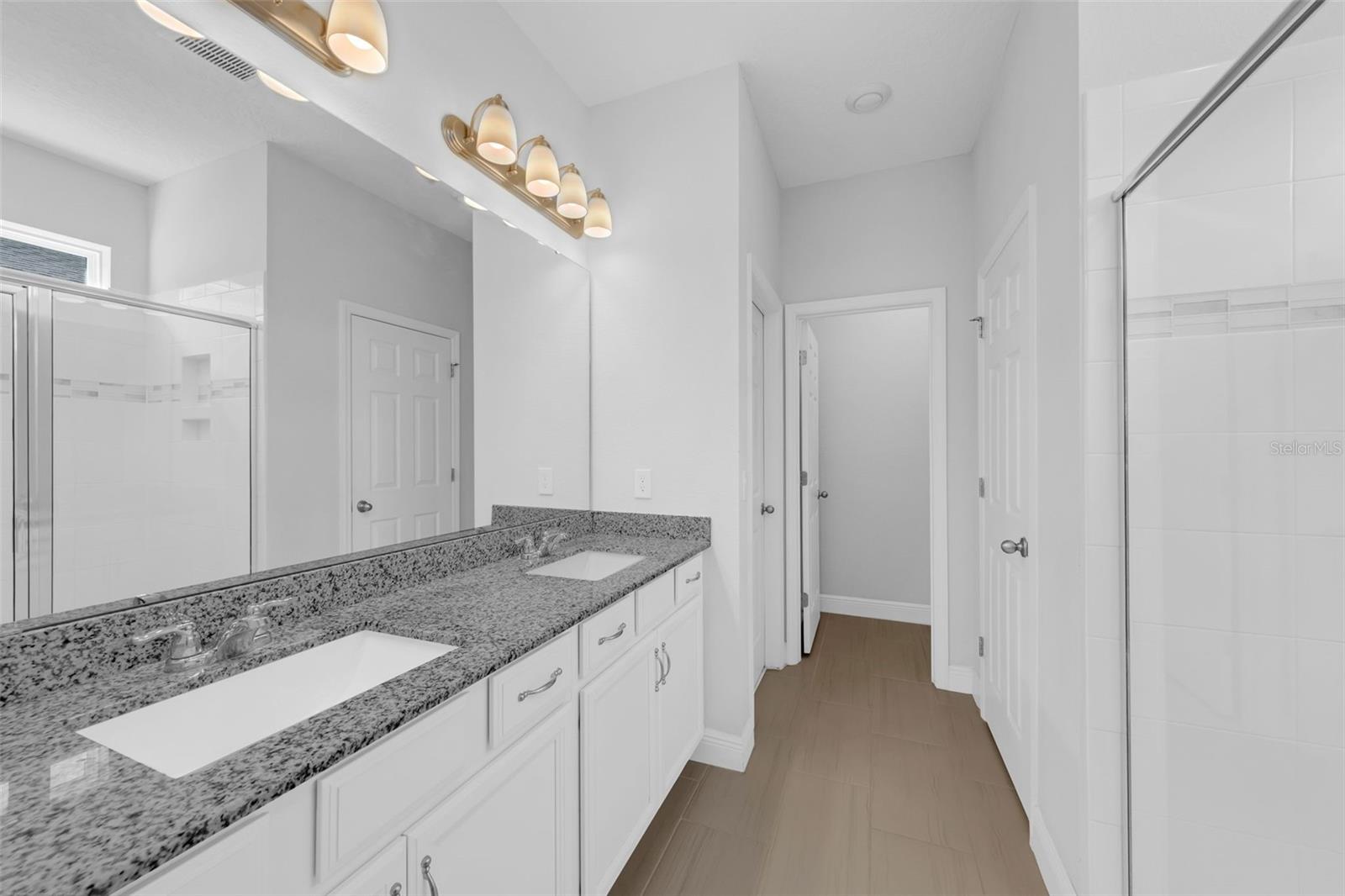 2087 LAURELWOOD WAY