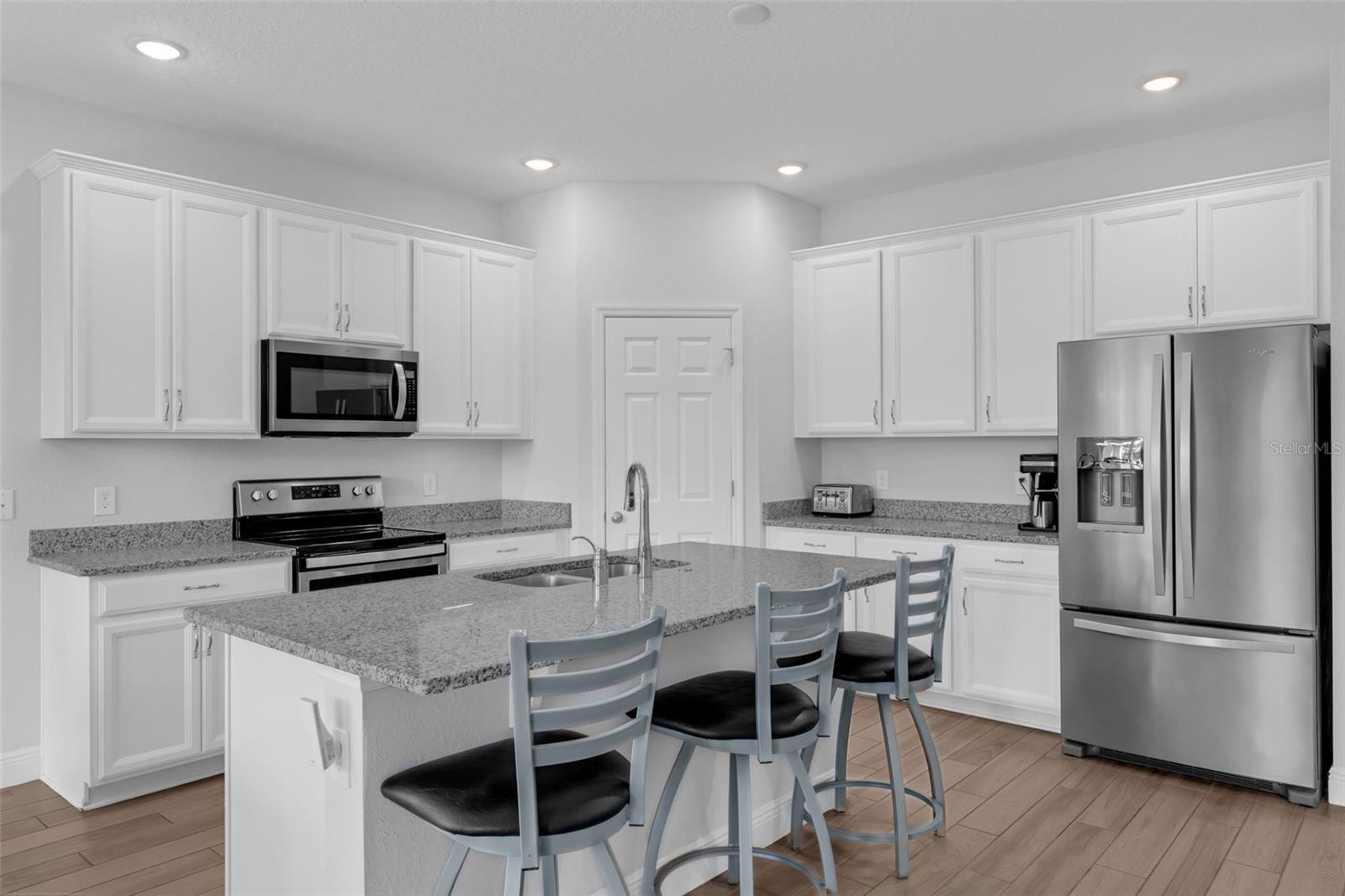 2087 LAURELWOOD WAY