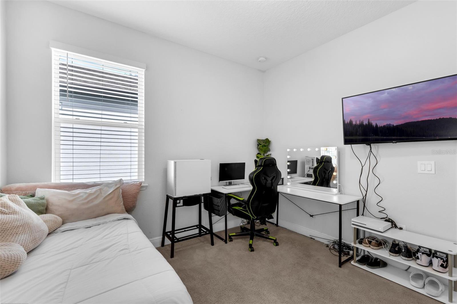 2087 LAURELWOOD WAY