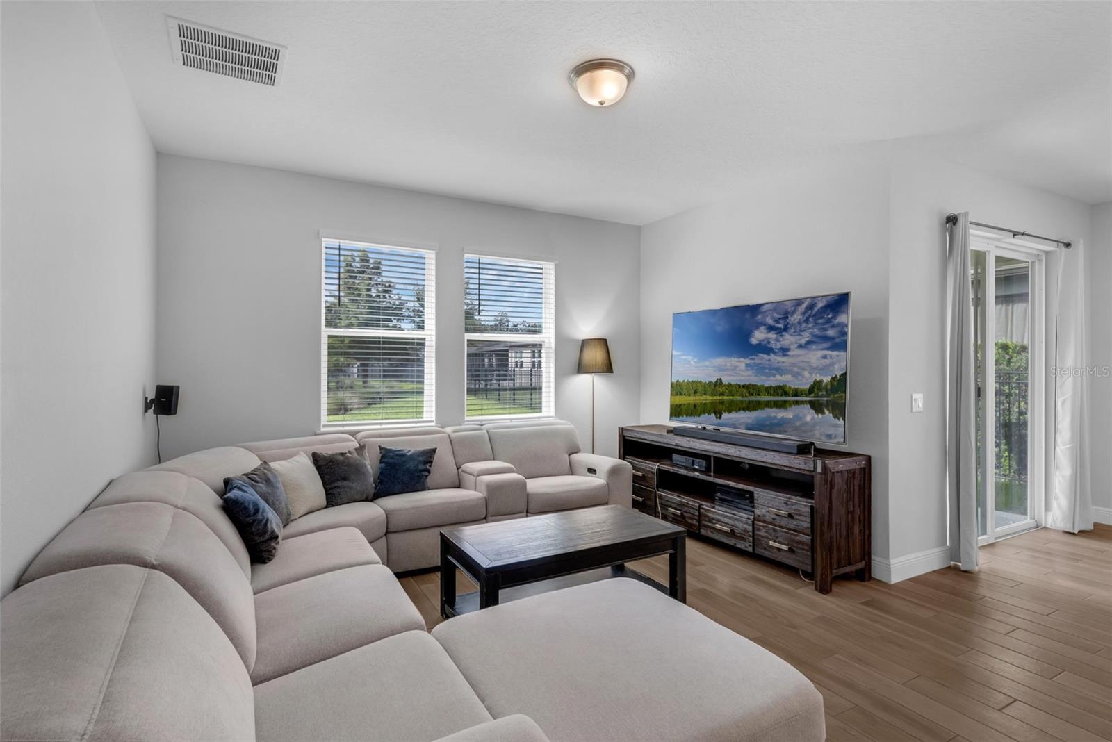 2087 LAURELWOOD WAY