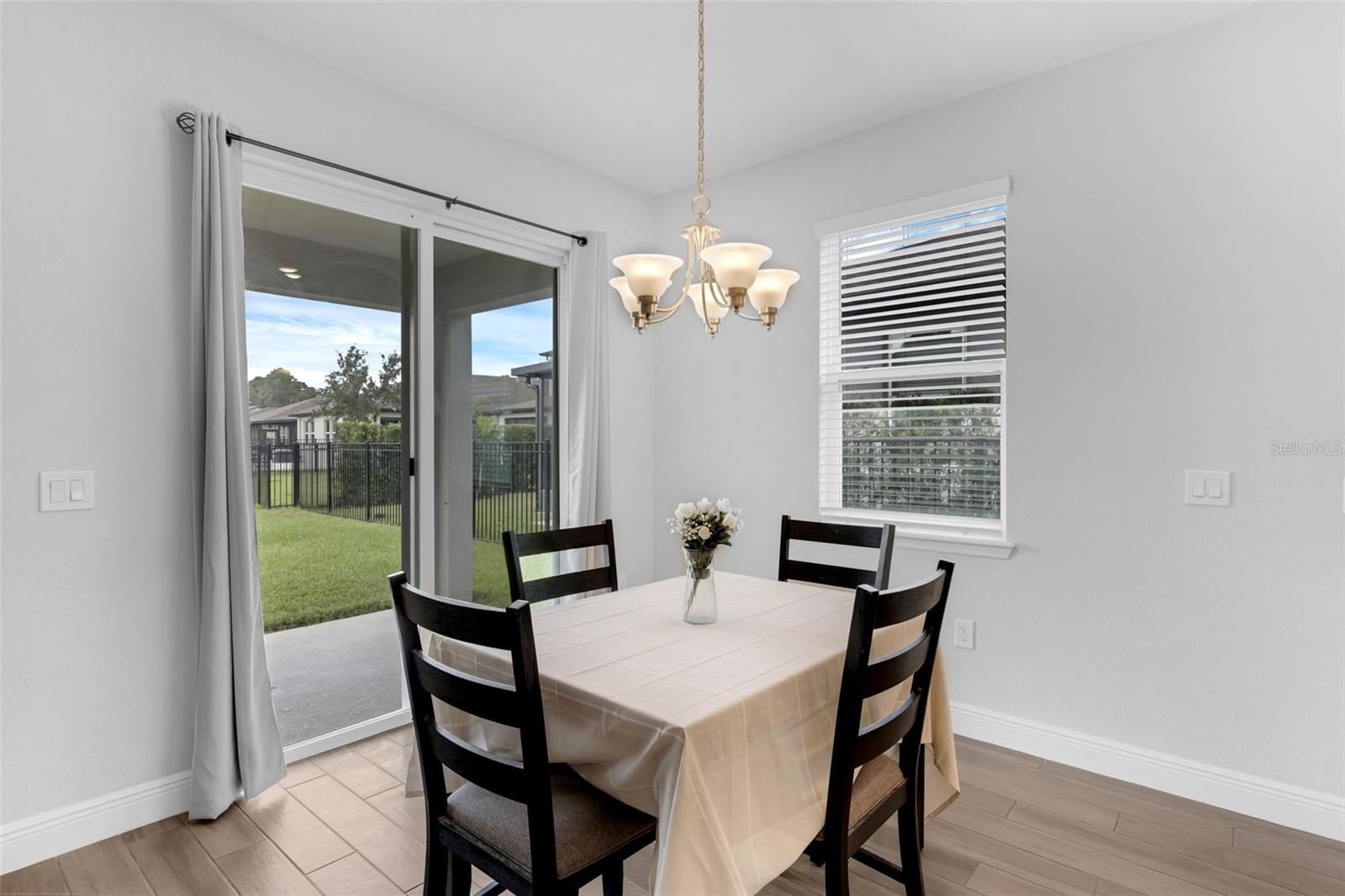 2087 LAURELWOOD WAY
