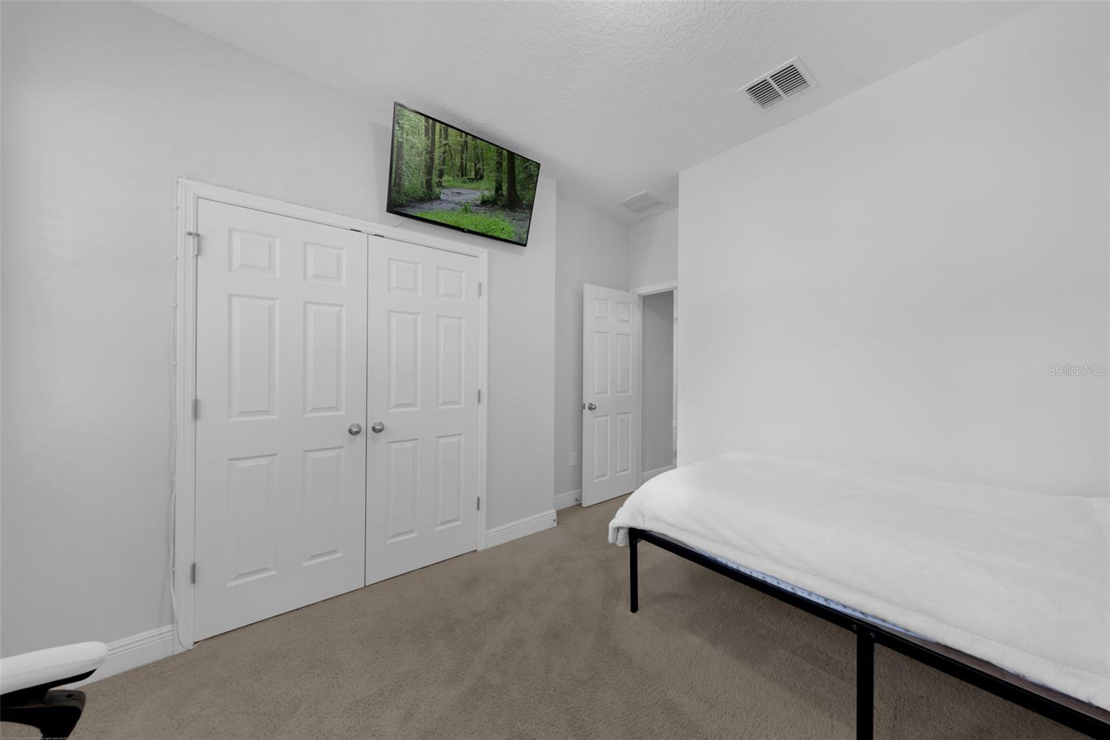 2087 LAURELWOOD WAY