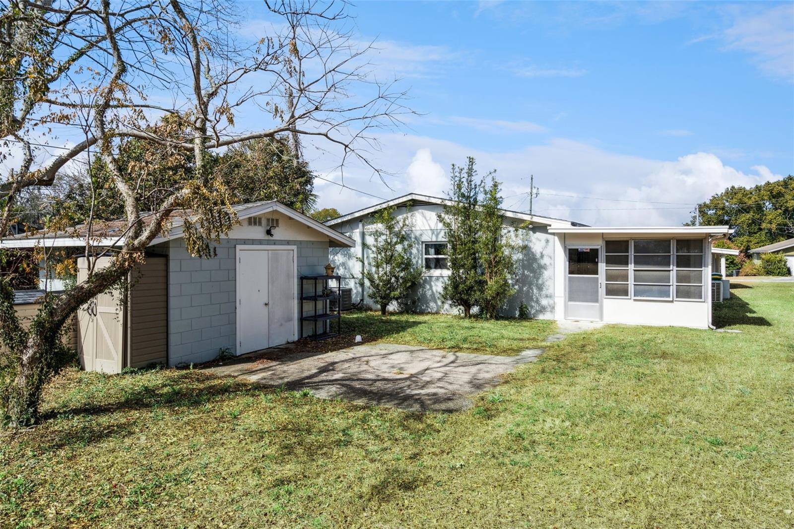 822 POINSETTIA DR