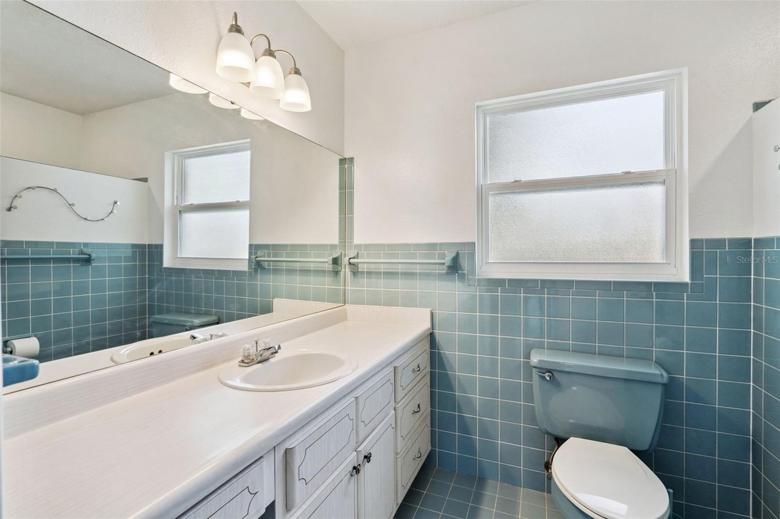 822 POINSETTIA DR