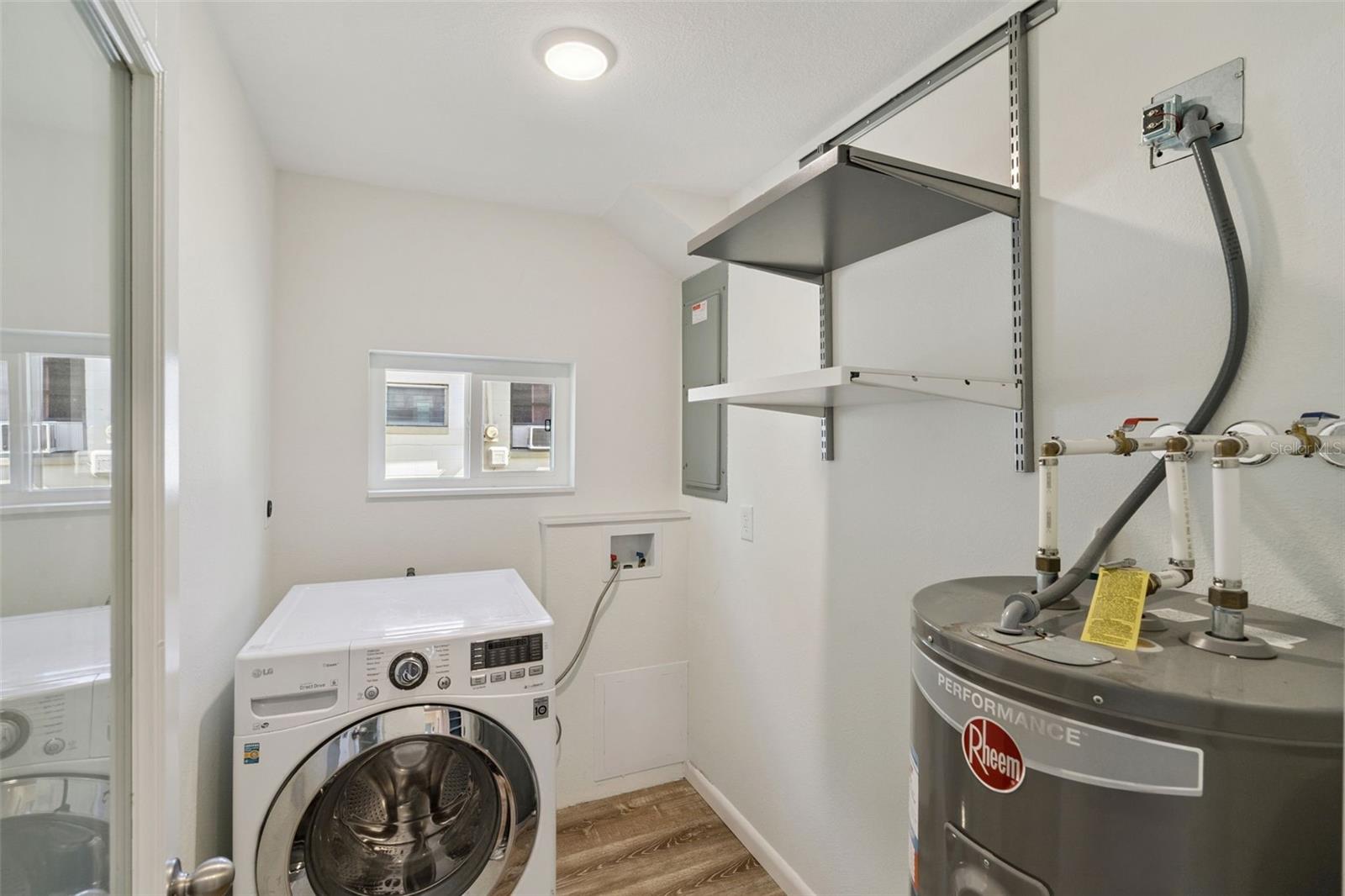 822 POINSETTIA DR