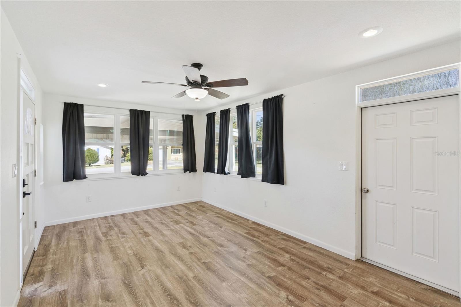 822 POINSETTIA DR