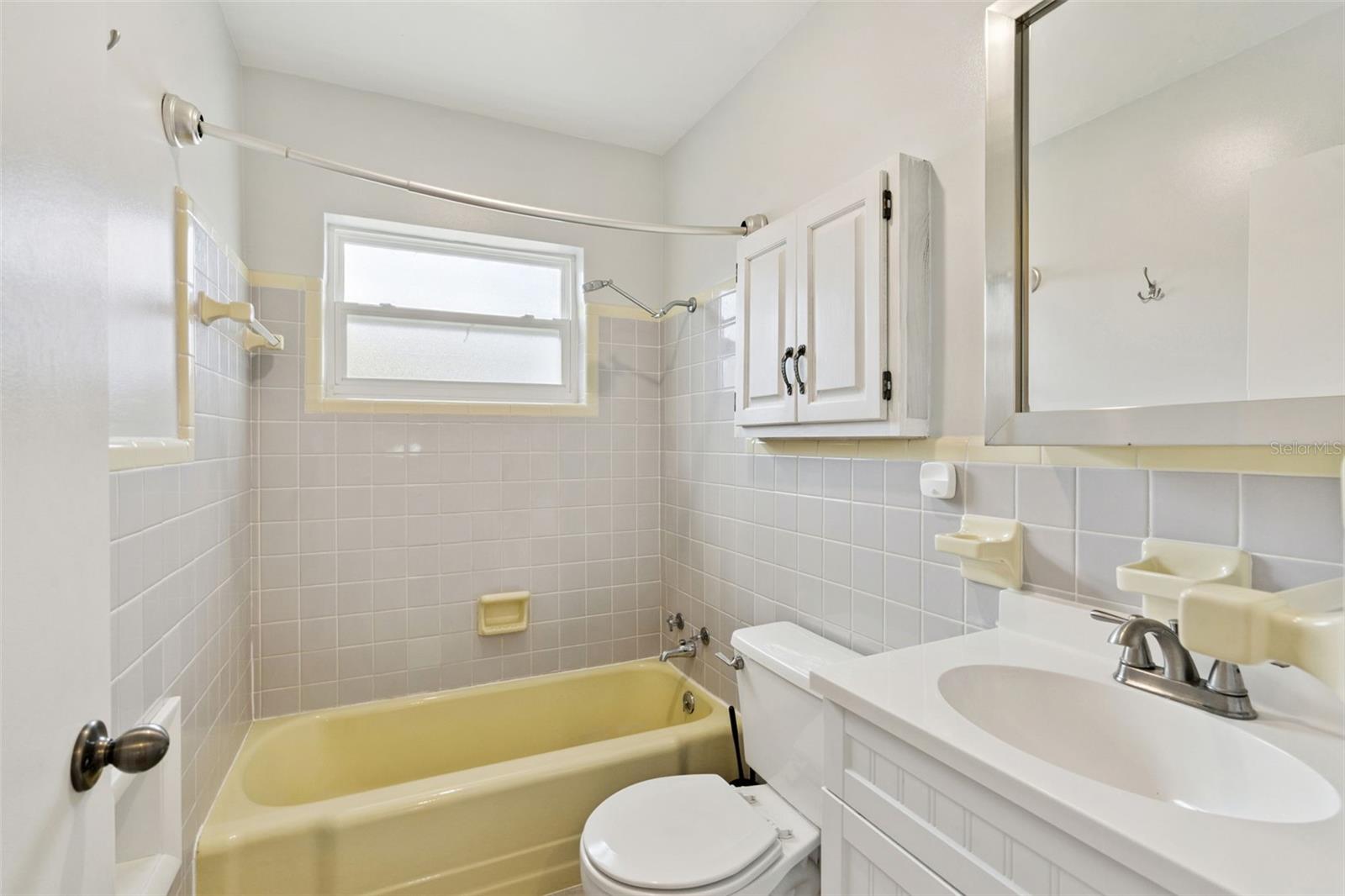 822 POINSETTIA DR