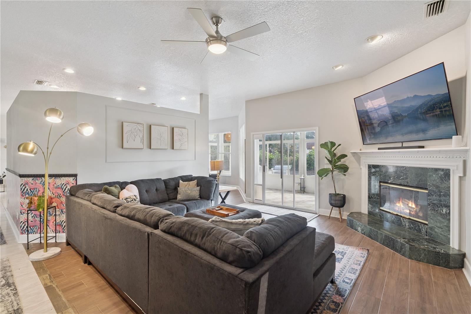 987 AUTUMN GLEN LN