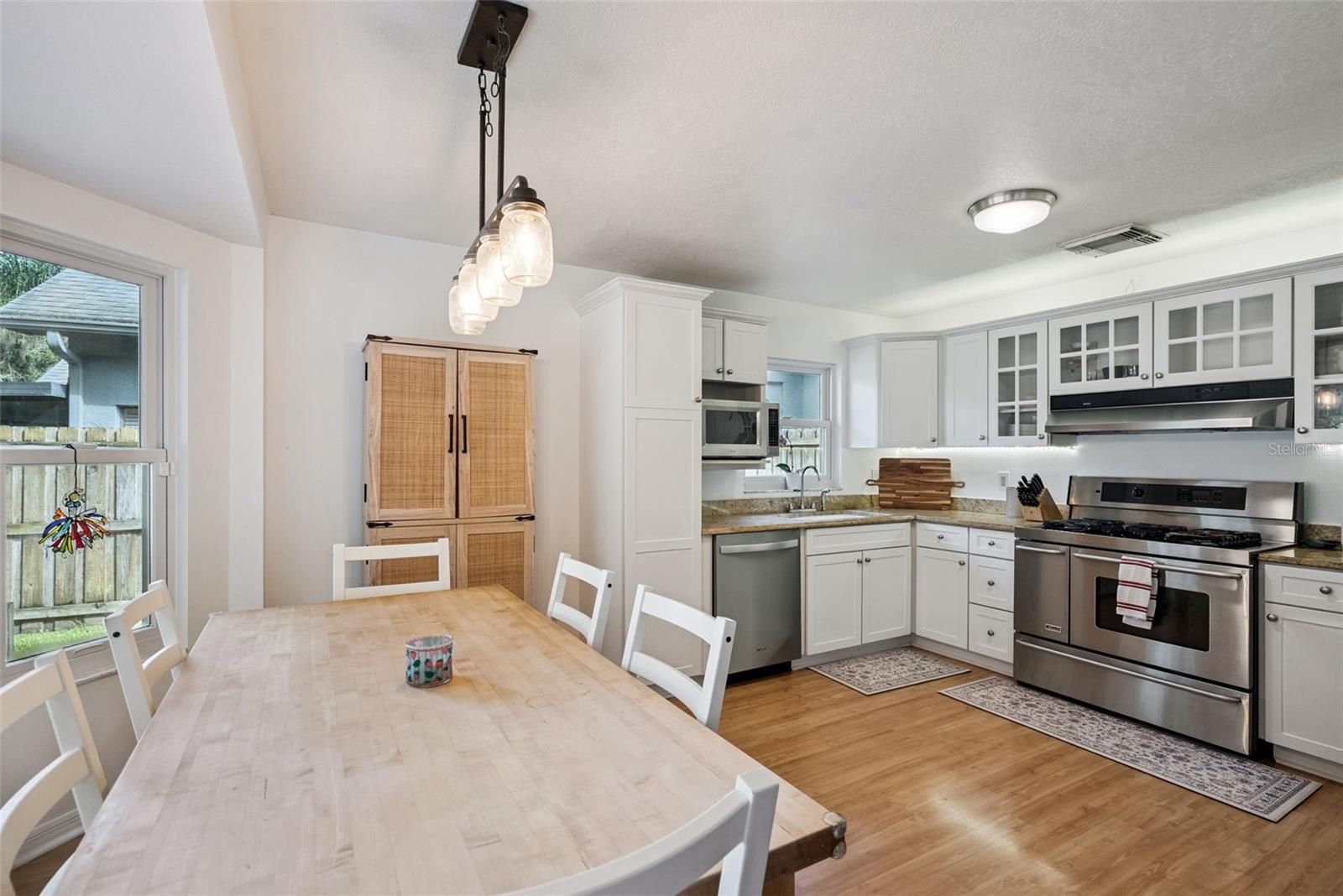 1456 E BROOKSHIRE CT