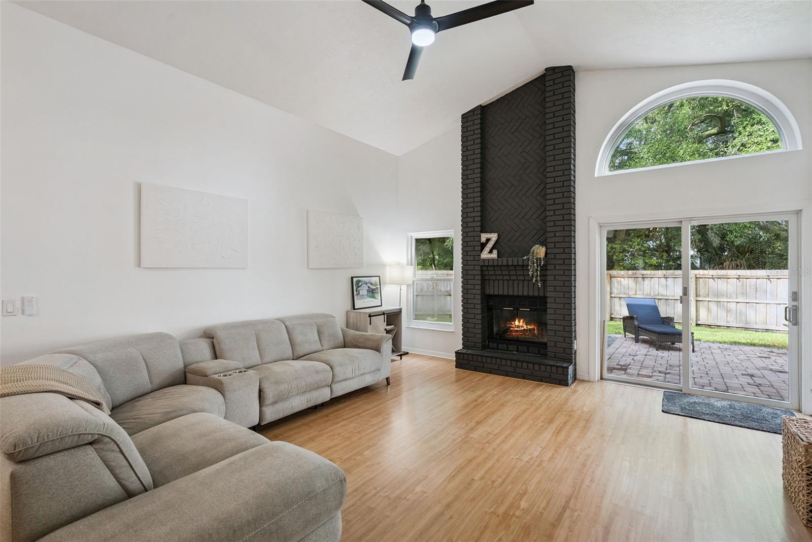 1456 E BROOKSHIRE CT