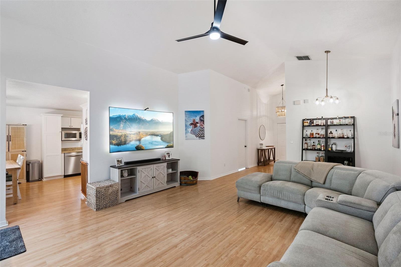 1456 E BROOKSHIRE CT