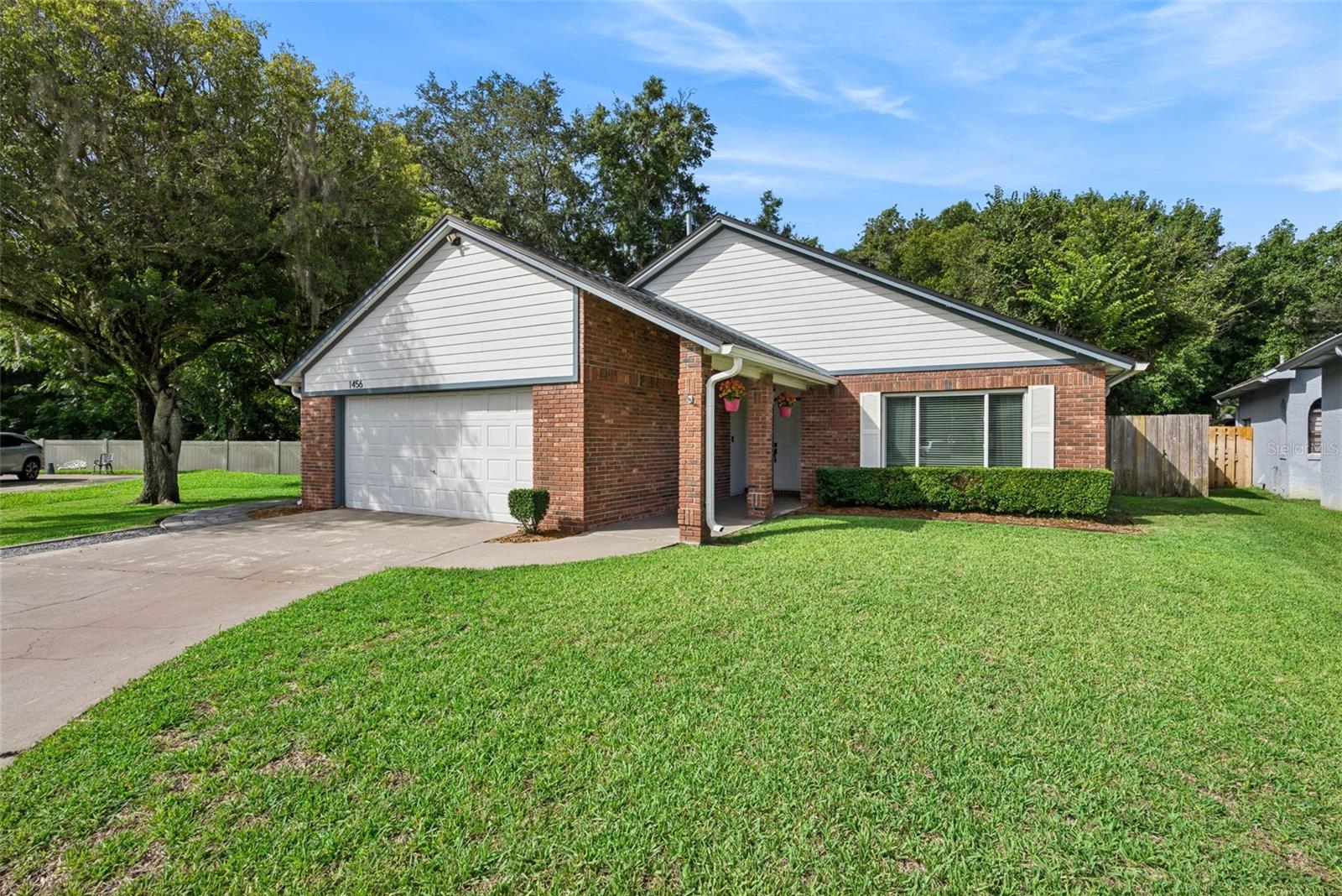 1456 E BROOKSHIRE CT