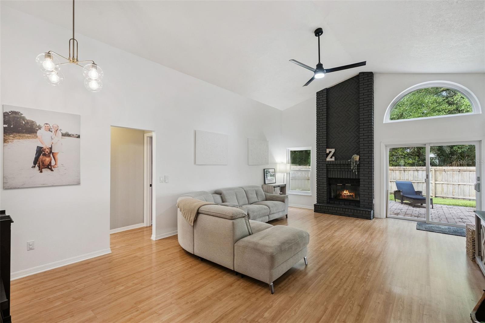 1456 E BROOKSHIRE CT