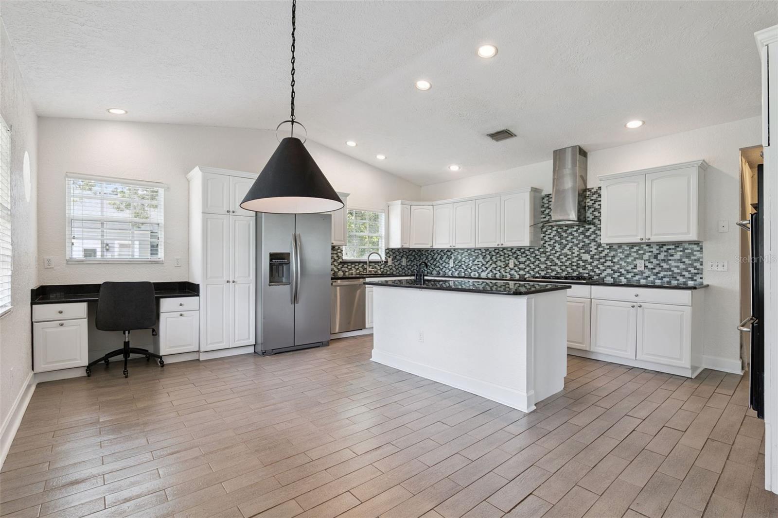 207 S SUMMERLIN AVE