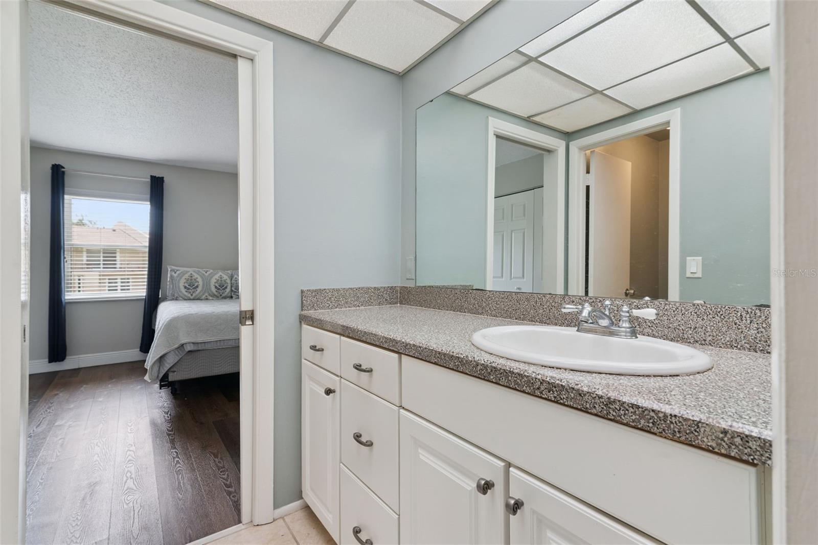 820 PARK LAKE CIR #11