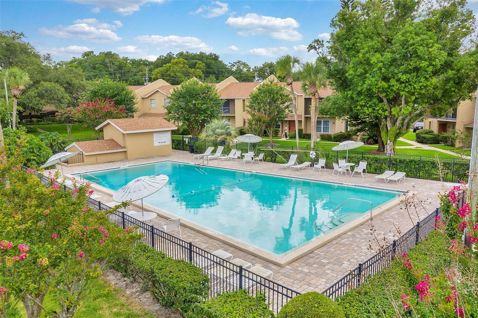 820 PARK LAKE CIR #11