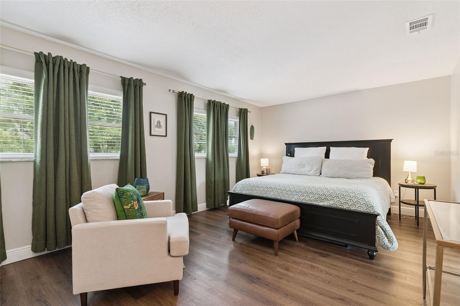 820 PARK LAKE CIR #11