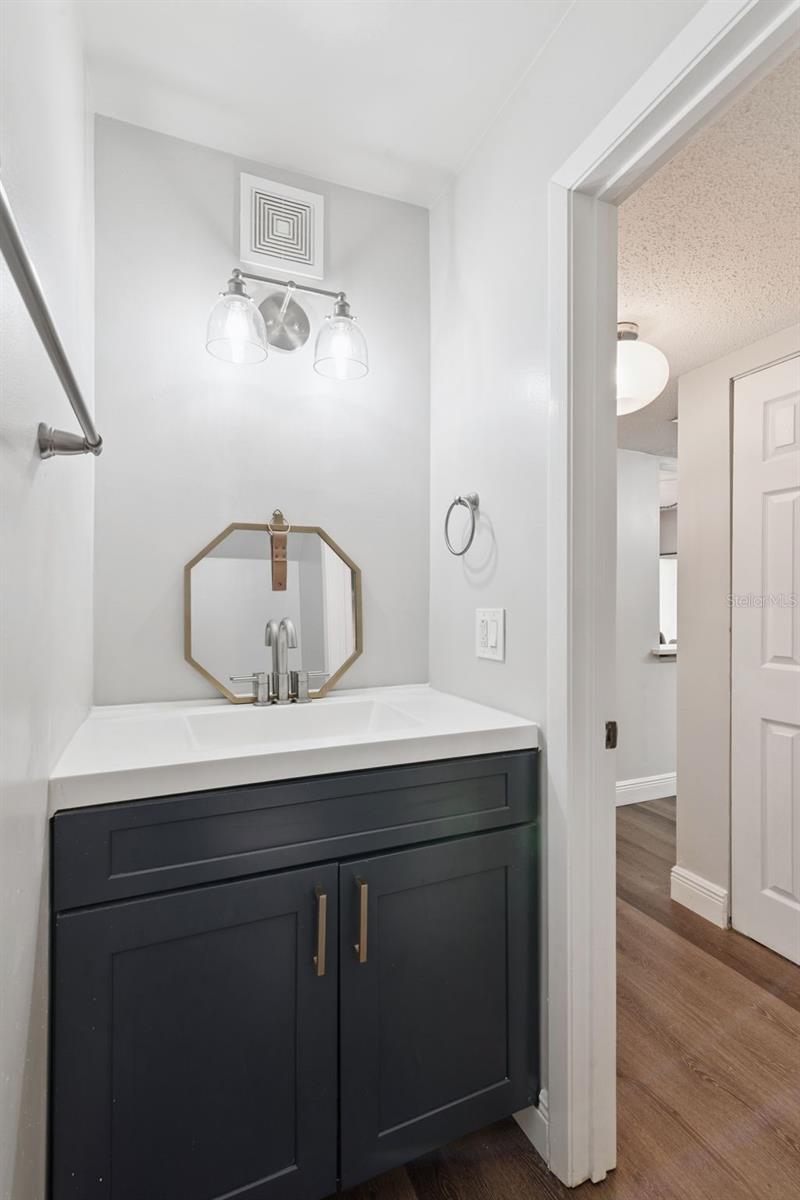 820 PARK LAKE CIR #11