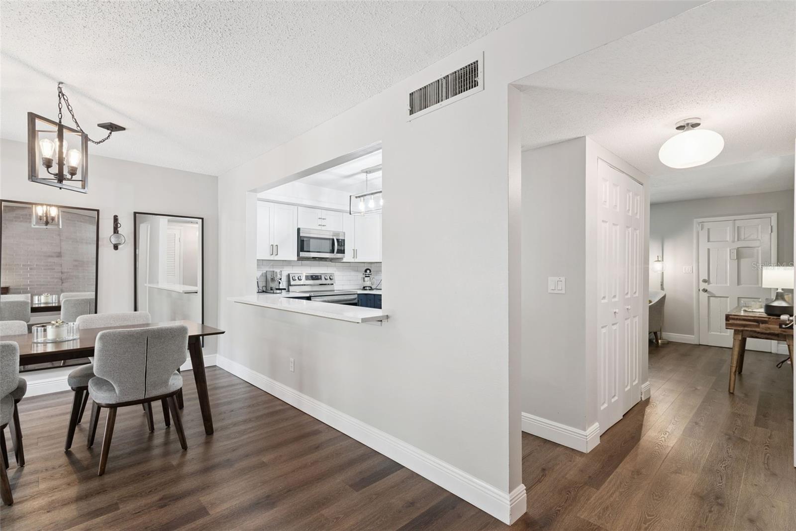 820 PARK LAKE CIR #11