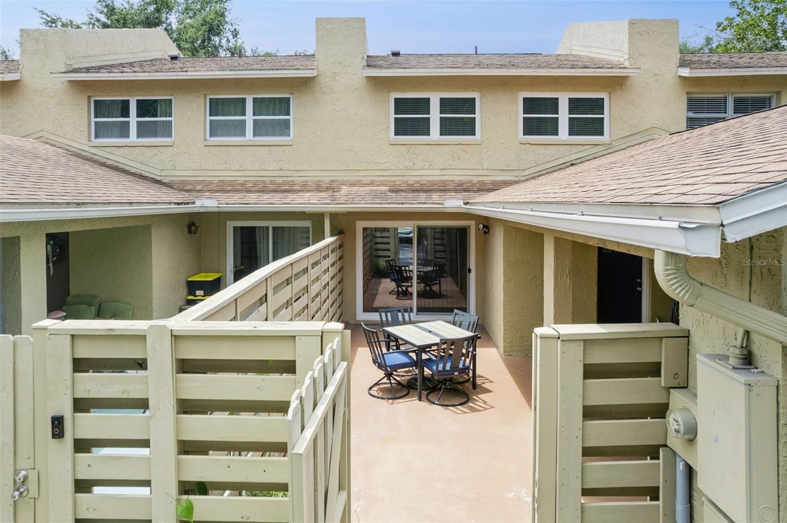 820 PARK LAKE CIR #11