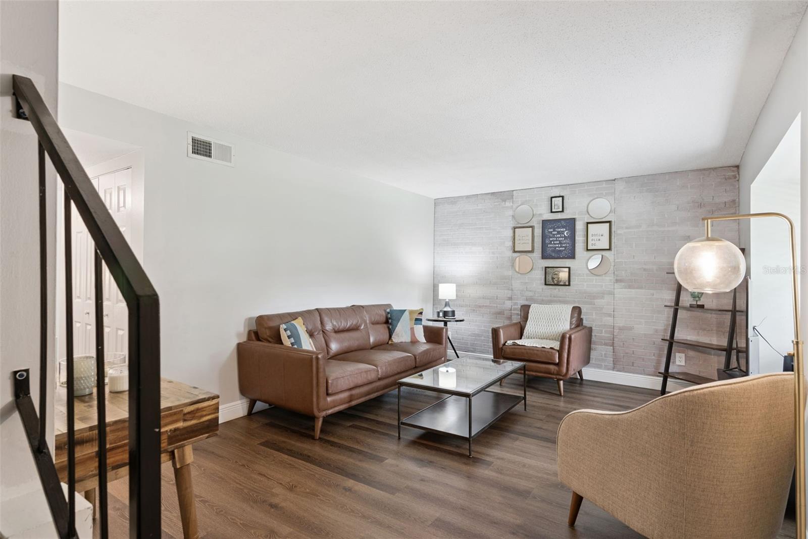 820 PARK LAKE CIR #11